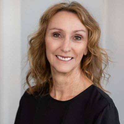 CONNIE_KILLIAN_ES_CHAMBER_AMBASSADOR_HEADSHOT_2026_BLUE_ROOM_PHOTOGRAPHY-7982