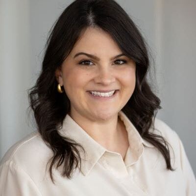 LIA_HARBIN_ES_CHAMBER_AMBASSADOR_HEADSHOT_2026_BLUE_ROOM_PHOTOGRAPHY-8233