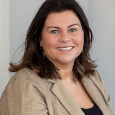 MARY_HARPER_JOHNSON_ES_CHAMBER_AMBASSADOR_HEADSHOT_2026_BLUE_ROOM_PHOTOGRAPHY-8085